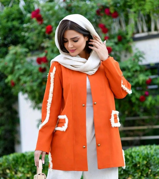 عکس دختر با مانتو نارنجی