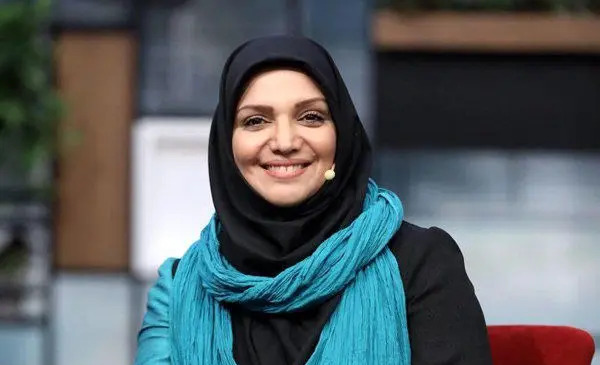 عکس دختر با مانتو نارنجی