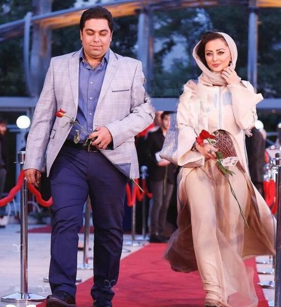 عکس دختر مانتو قرمز
