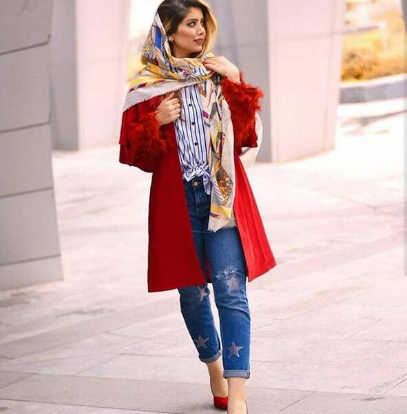عکس دختر مانتو قرمز