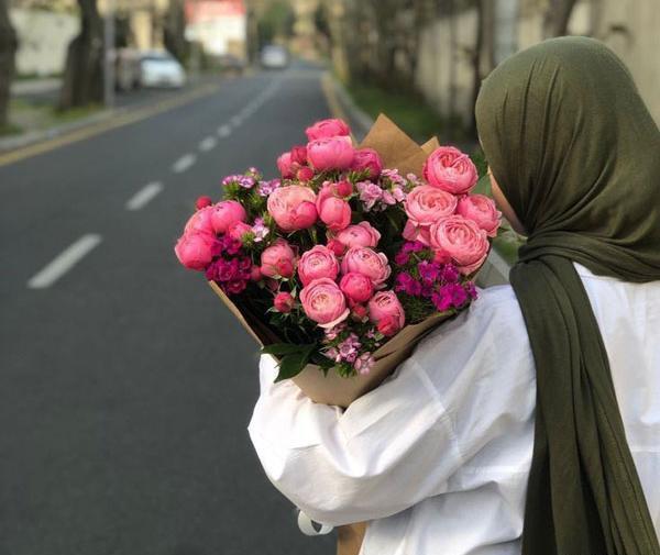 عکس دختر با مانتو زرد