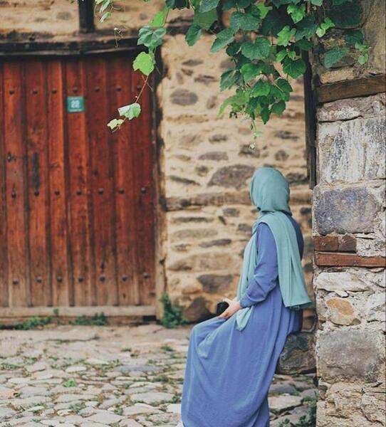 عکس دختر با روسری فانتزی