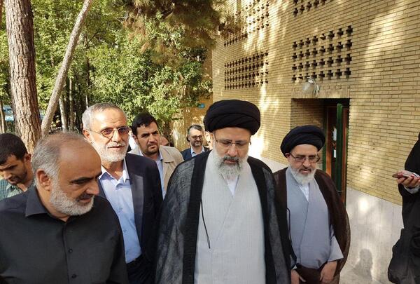 عکس صادق محصولی و همسرش