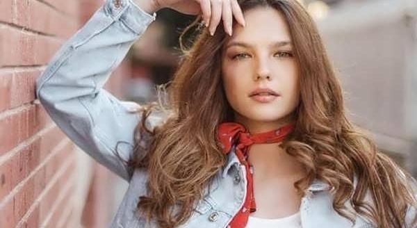 عکس صادقی در فیلم هرچه باداباد