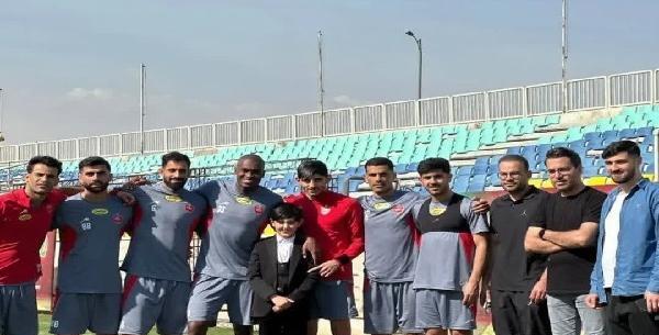 عکس صالح مهدی زاده در محفل