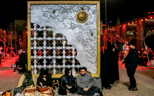 عکس امامزاده صالح در شب