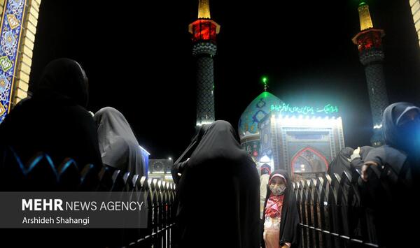 عکس امامزاده صالح در شب
