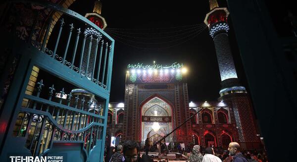 عکس امامزاده صالح در شب