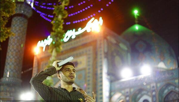 عکس امامزاده صالح در شب
