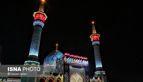 عکس امامزاده صالح در شب