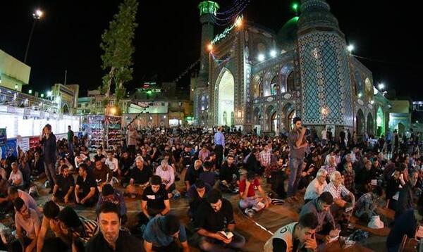عکس امامزاده صالح در شب