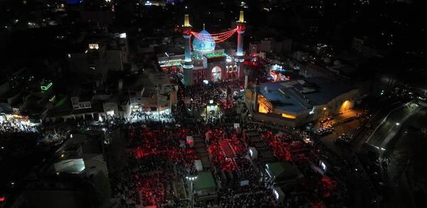 عکس امامزاده صالح در شب