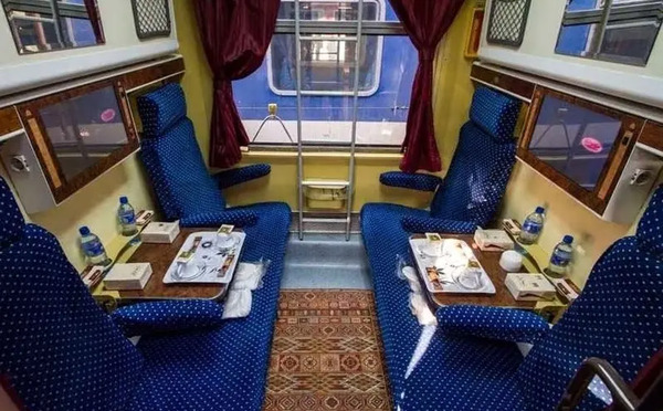 عکس قطار اتوبوسی صبا ۴ ستاره