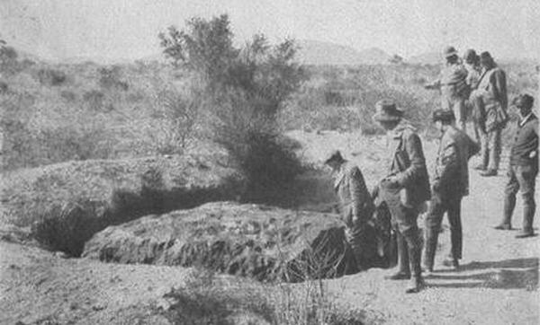 عکس یک تکه شهاب سنگ