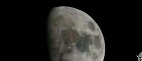 عکس برخورد شهاب سنگ به ماه