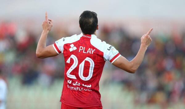 عکس شهاب زاهدی با پیراهن پرسپولیس