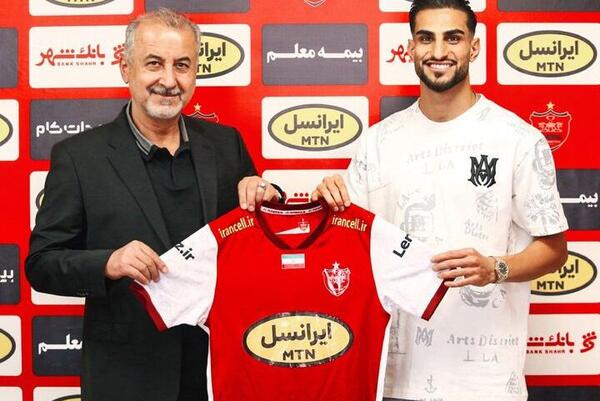 عکس شهاب زاهدی با پیراهن پرسپولیس