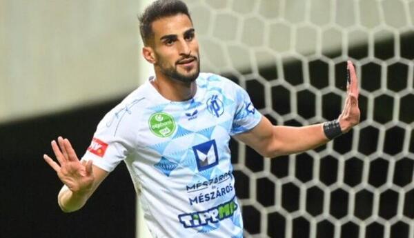 عکس شهاب زاهدی با پیراهن پرسپولیس