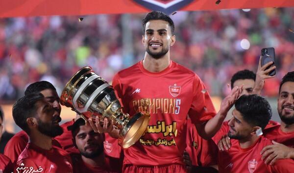 عکس شهاب زاهدی با پیراهن پرسپولیس
