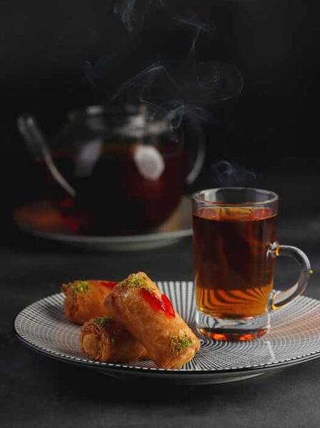 عکس چایی و شیرینی