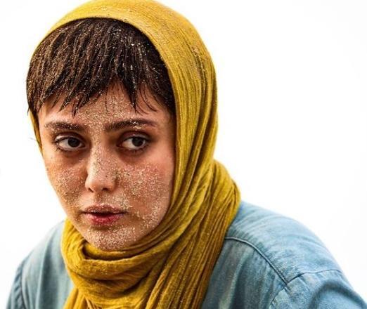 عکس شادی مختاری در جزیره
