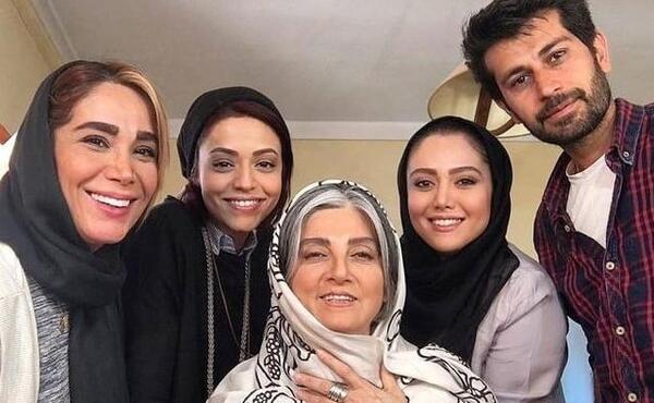 عکس شادی مختاری در جزیره