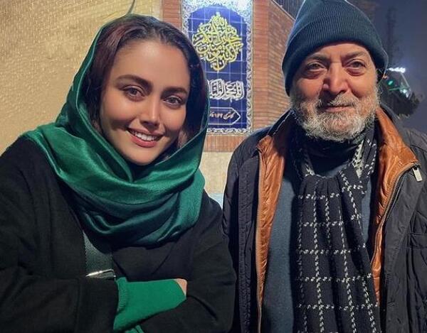 عکس شادی مختاری در جزیره