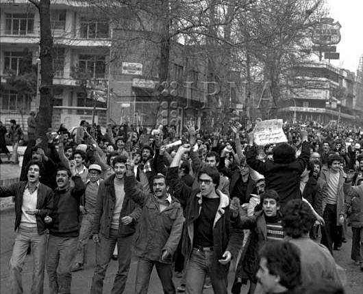 عکس شادی مردم در خیابان