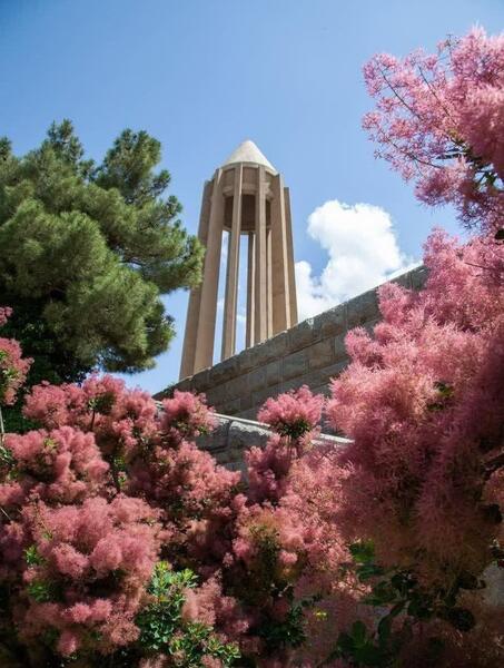 عکس آرامگاه بوعلی سینا در همدان