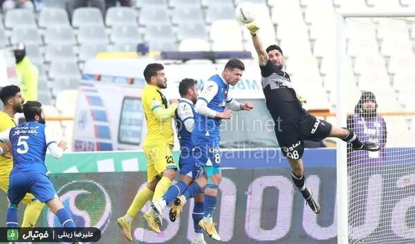 عکس سینا سعیدی فر دروازه بان استقلال