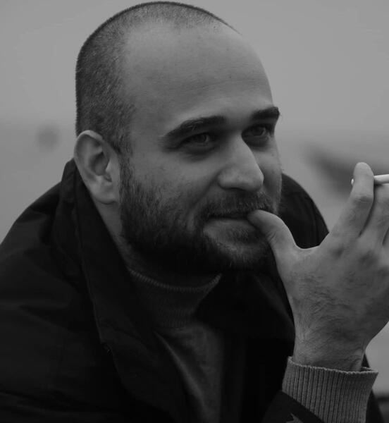 عکس سینا در اوای باران