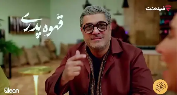 عکس سام درخشانی در قهوه پدری