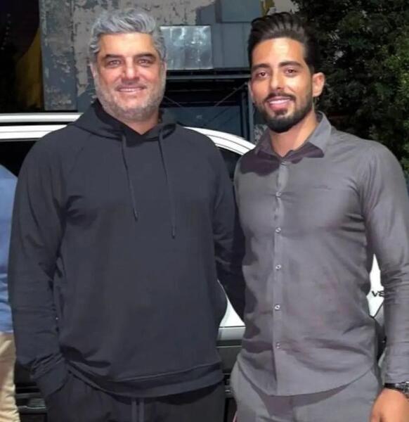 عکس سام درخشانی در قهوه پدری