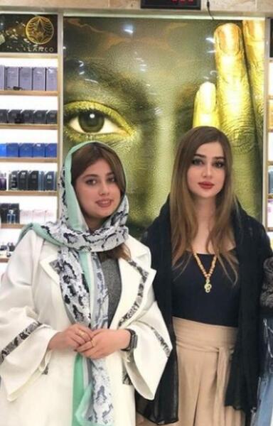 عکس سمیرا کارزان و خواهرش