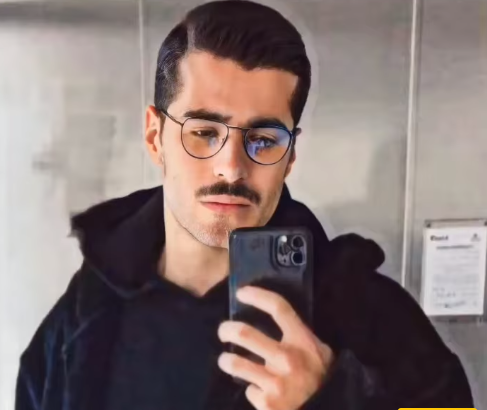 عکس سعید عزت اللهی برای پس زمینه
