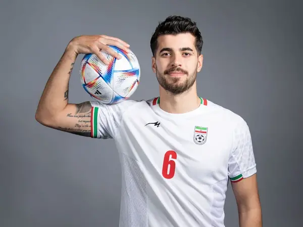 عکس سعید عزت اللهی برای پس زمینه