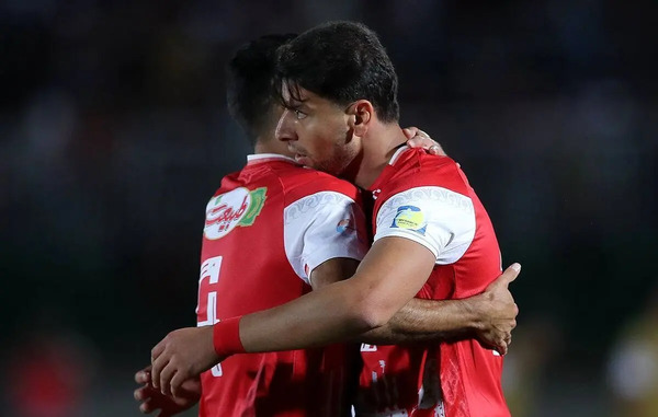 عکس سعید مهری با لباس پرسپولیس