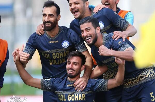 عکس سعید صادقی در استقلال