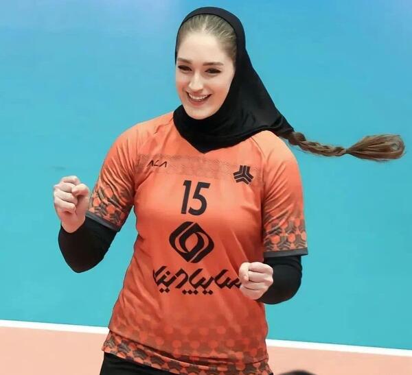 عکس زهرا گونش برای پروفایل