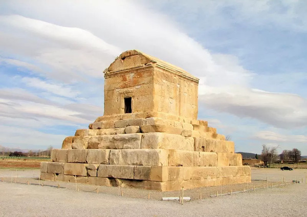 عکس آرامگاه داریوش بزرگ
