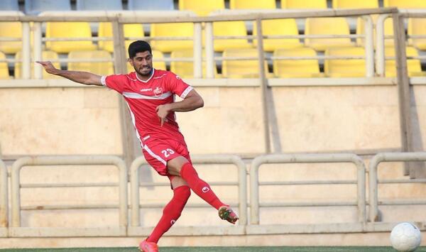 عکس دانیال اسماعیلی فر با پیراهن پرسپولیس