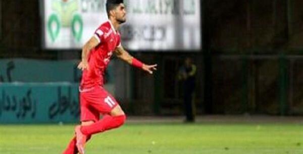 عکس دانیال اسماعیلی فر با پیراهن پرسپولیس