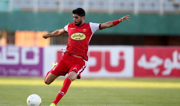 عکس دانیال اسماعیلی فر با پیراهن پرسپولیس