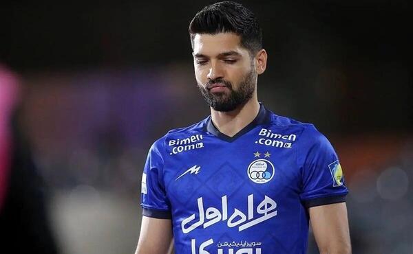 عکس دانیال اسماعیلی فر با پیراهن پرسپولیس