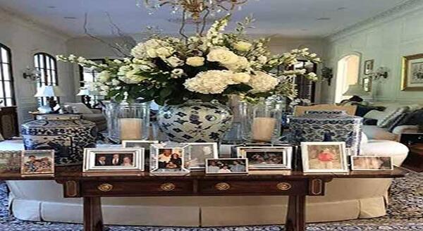 چیدمان عکس روی میز خاطره