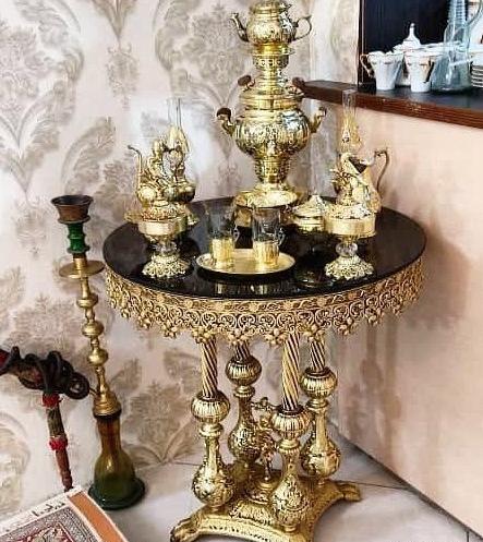 چیدمان عکس روی میز خاطره
