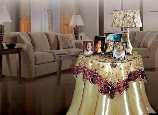 چیدمان قاب عکس روی میز خاطره