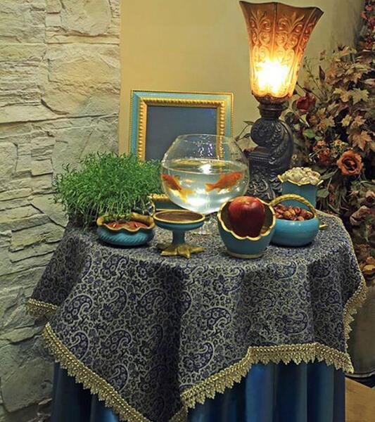 طرز چیدن عکس روی میز خاطره