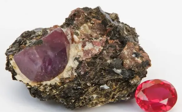 عکس یاقوت قلب خورشید