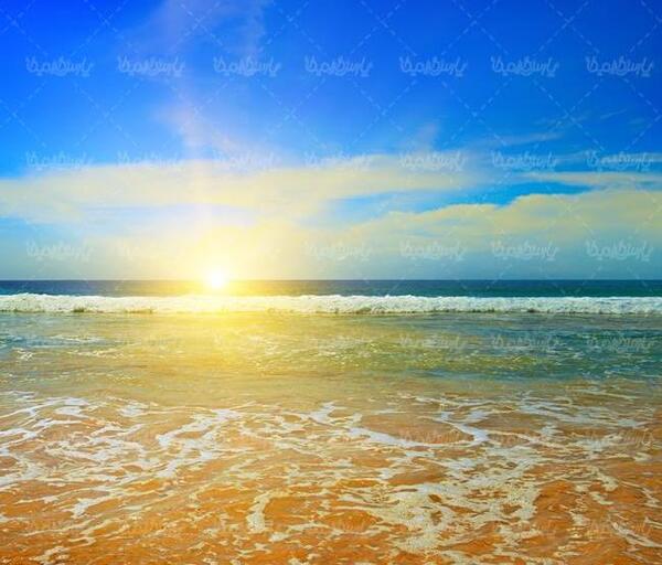 عکس نور خورشید روی دریا